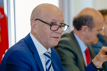 Оклады специалистов по опеке и попечительству несовершеннолетних вырастут с 1 октября